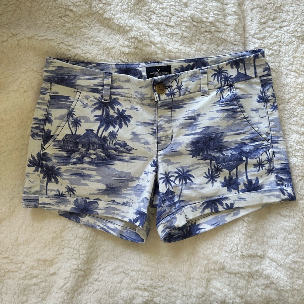 American Eagle palm tree print shorts